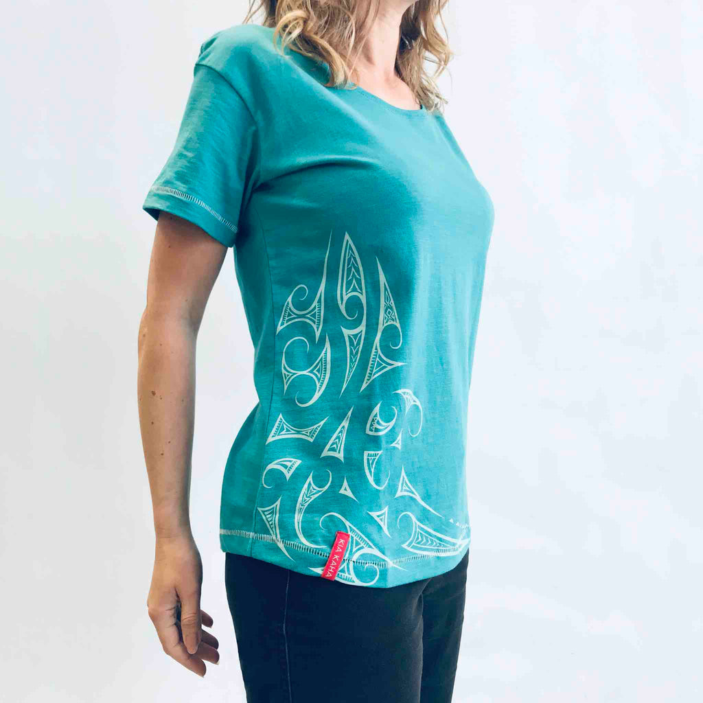 Women's Ngaru Maori Fitted T Shirt - Kia Kaha