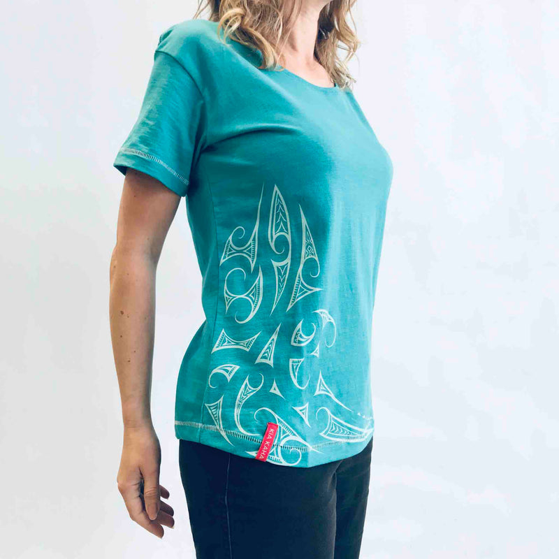 Women's Ngaru Maori Fitted T Shirt - Kia Kaha