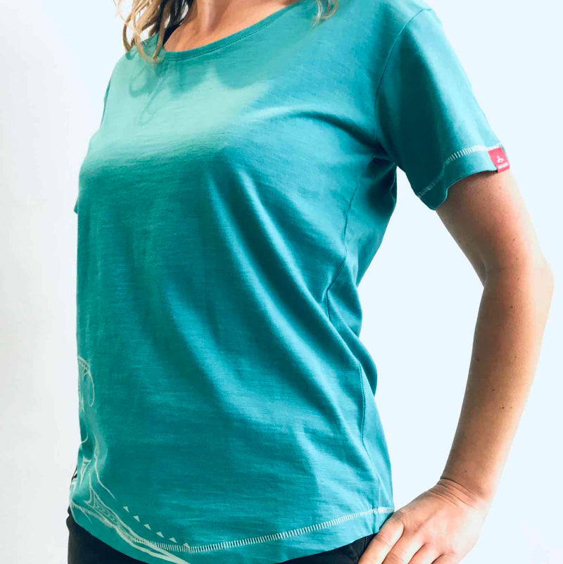 Women's Ngaru Maori Fitted T Shirt - Kia Kaha