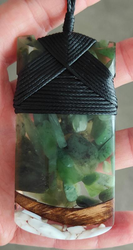 Rimu, Greenstone And Pipi Shell Toki - NZ Made #803 Secondary image